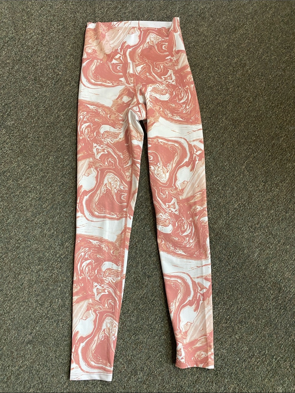 Beach Riot Marble Leggings in Pink & White